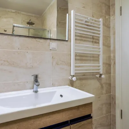 Spacious And Central Flat In Sisli Стамбул